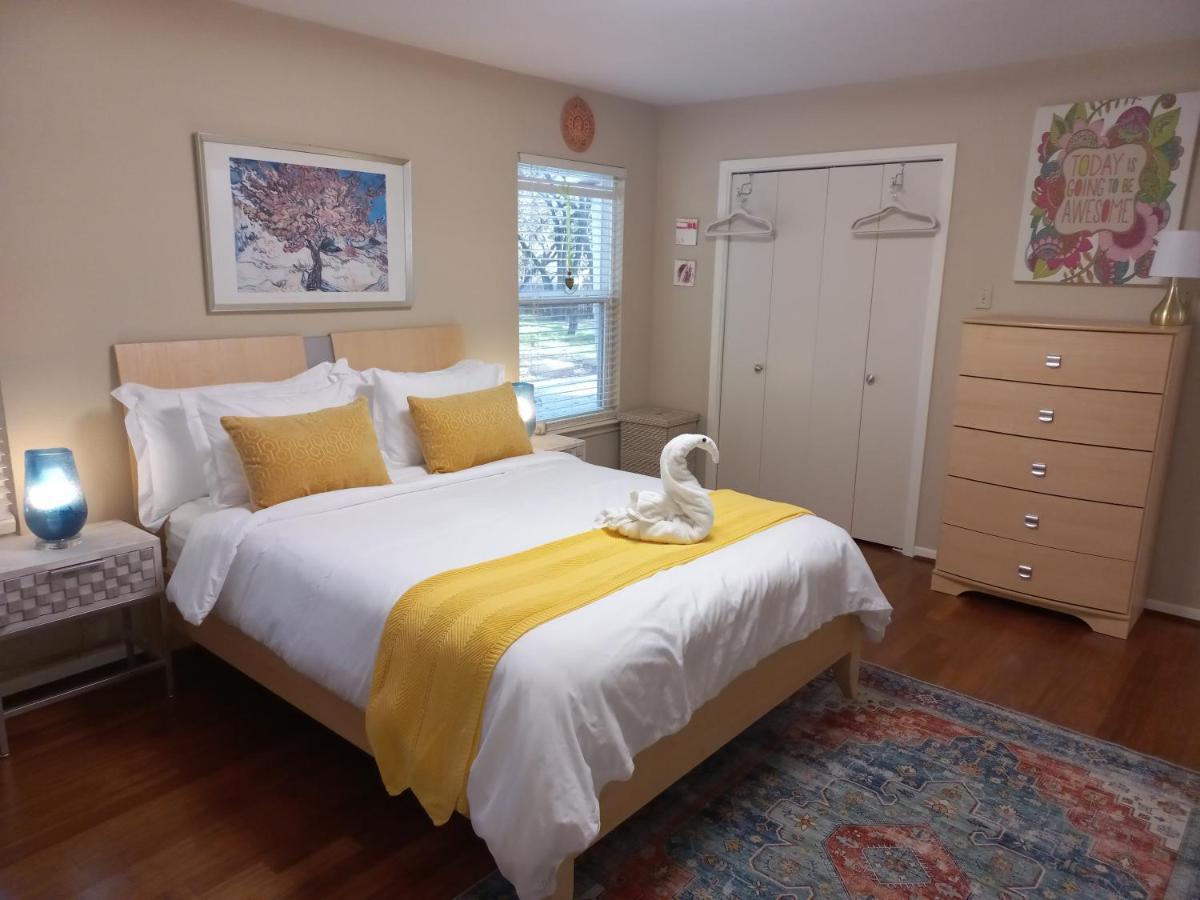 Master Bedroom With King Bed-Free-Wifi-Snack-Parkg In Relaxing Oasis San Marcos Extérieur photo